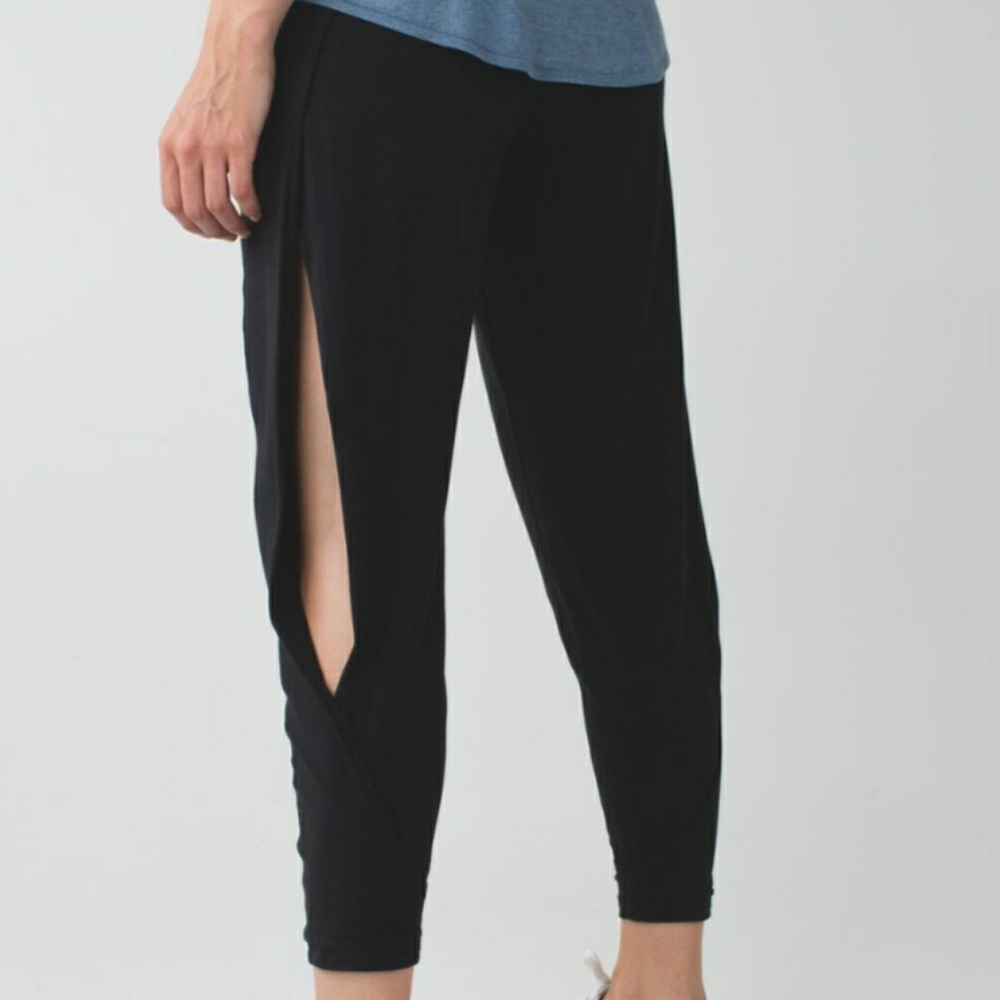 Lululemon slit leggings in perfect condition